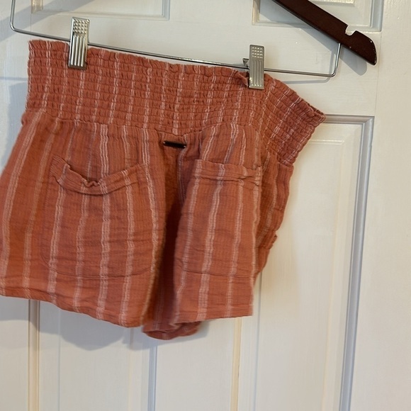 Billabong shorts lightly used - Picture 3 of 6